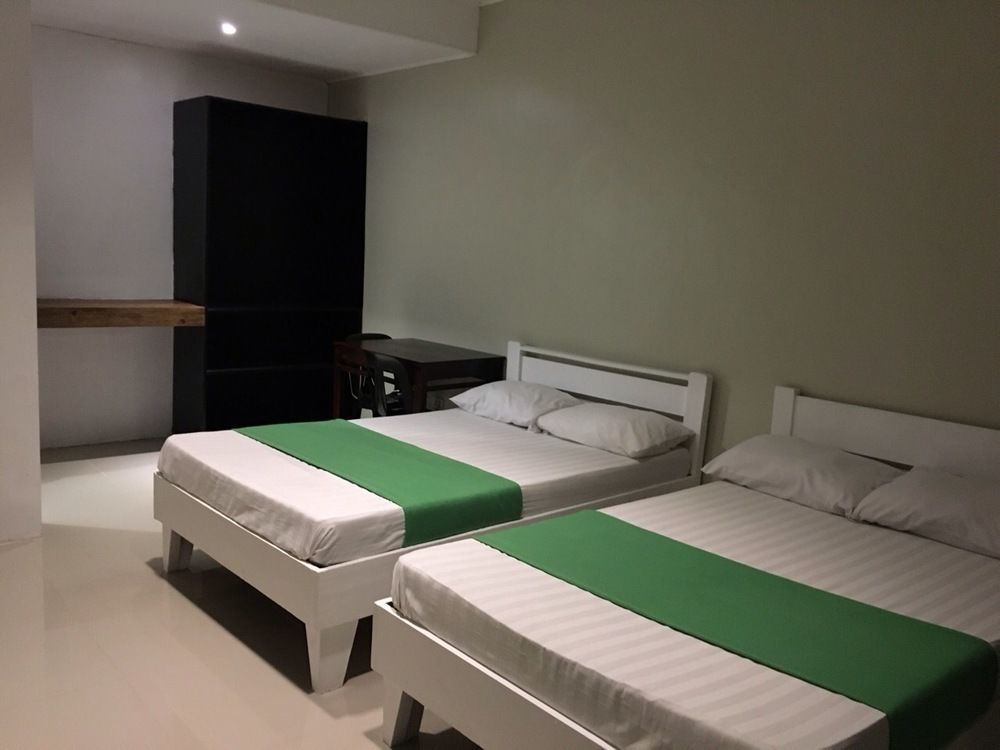 Night & Day Inn Легазпи Екстериор снимка